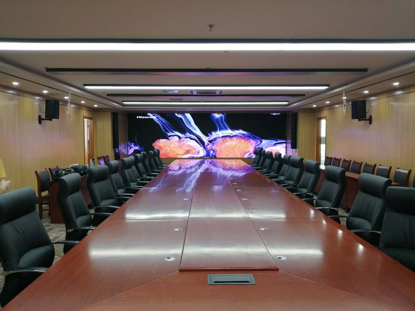 濰坊某事業(yè)單位音、視頻會議集成項目完工，會議辦公、音響系統(tǒng)、1.2小間距顯示系統(tǒng)完美融合